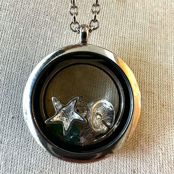 Ocean Floating Charm Locket necklace - Picture 3 of 8